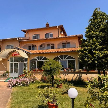Motel International Berkovitsa Buitenkant foto