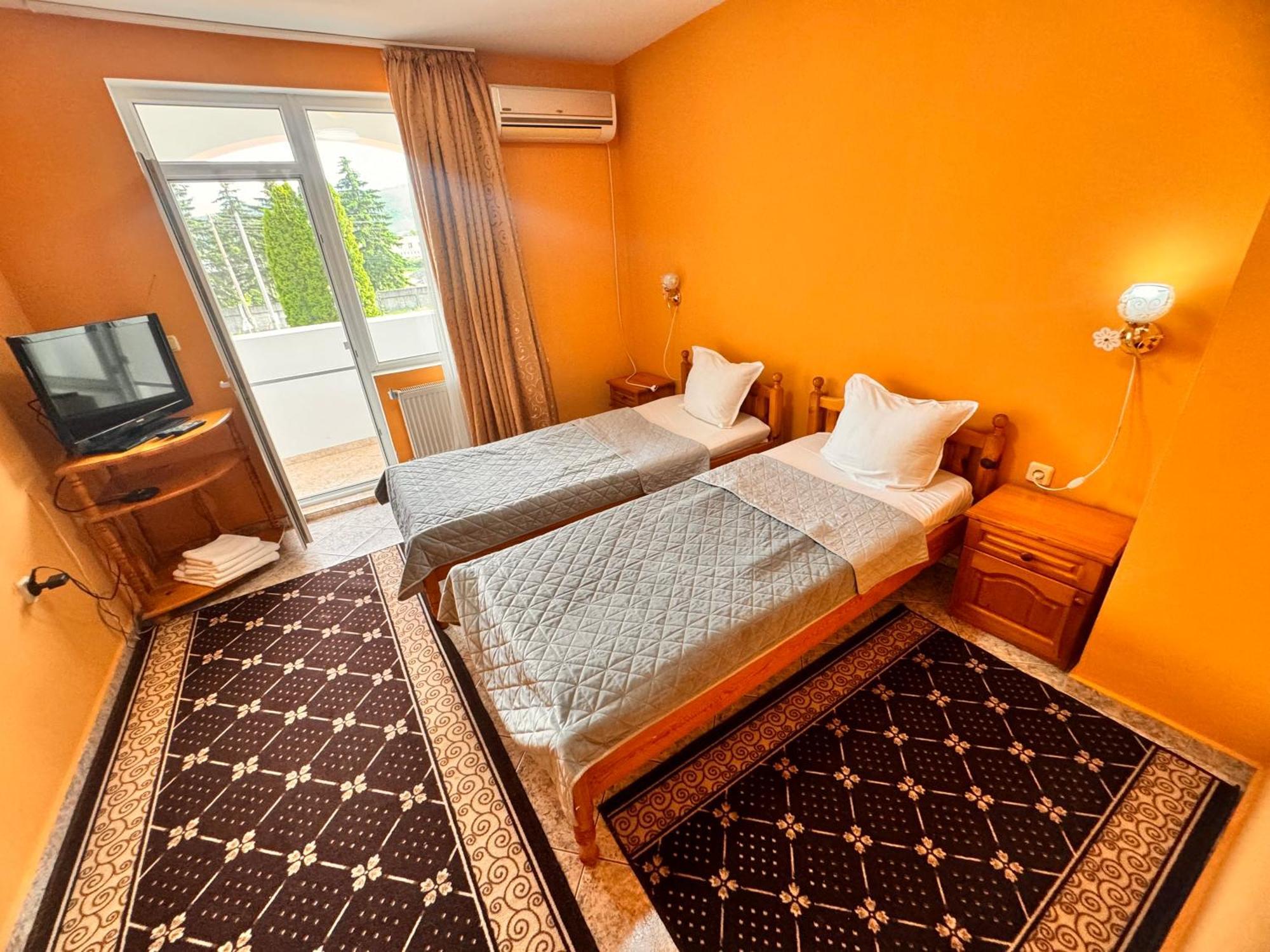 Motel International Berkovitsa Buitenkant foto