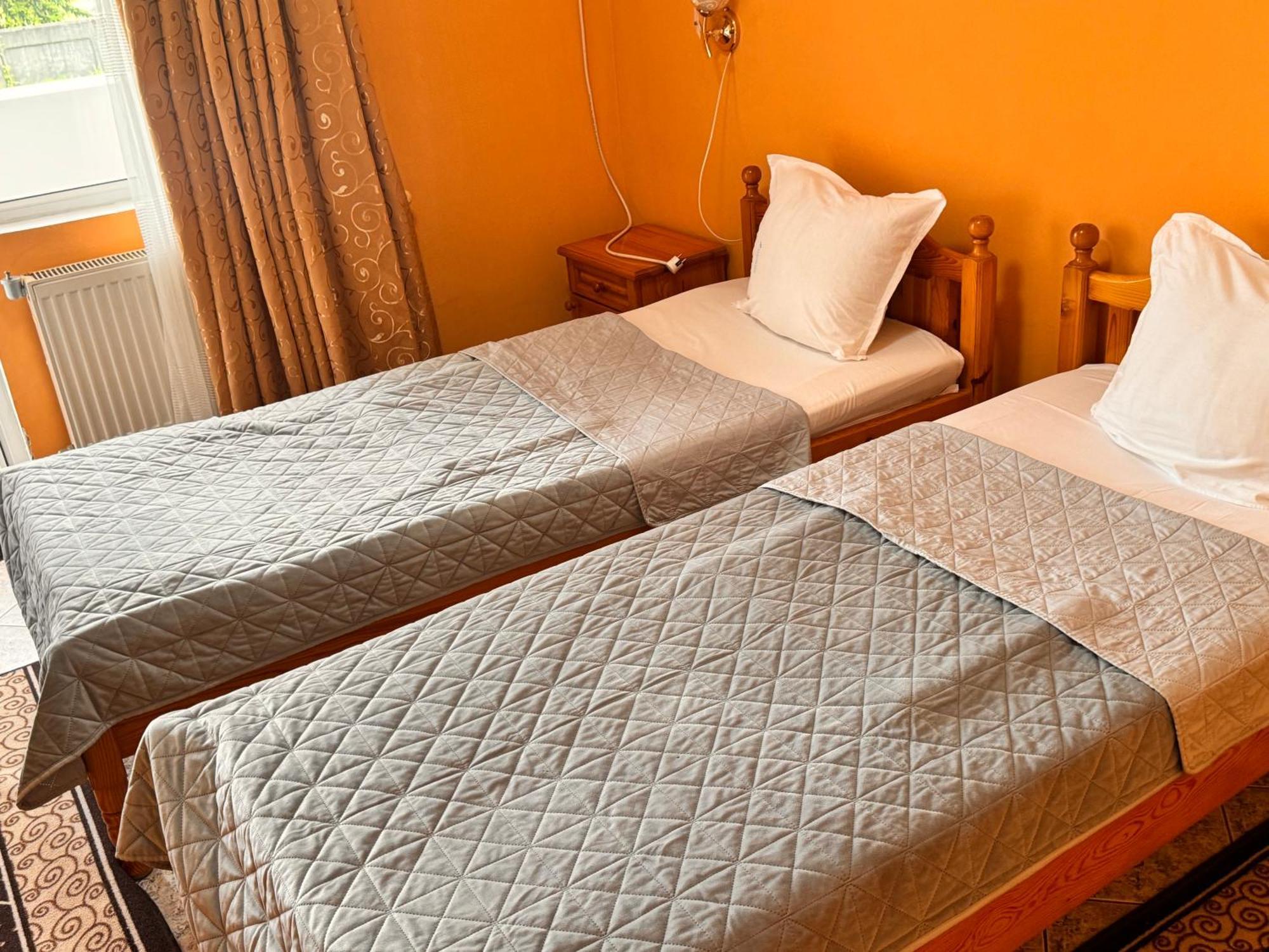 Motel International Berkovitsa Buitenkant foto