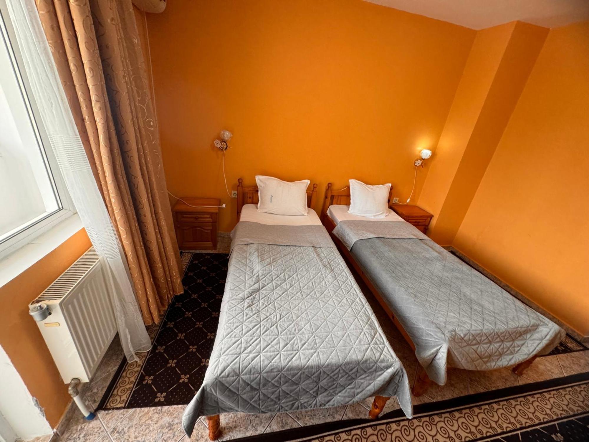 Motel International Berkovitsa Buitenkant foto