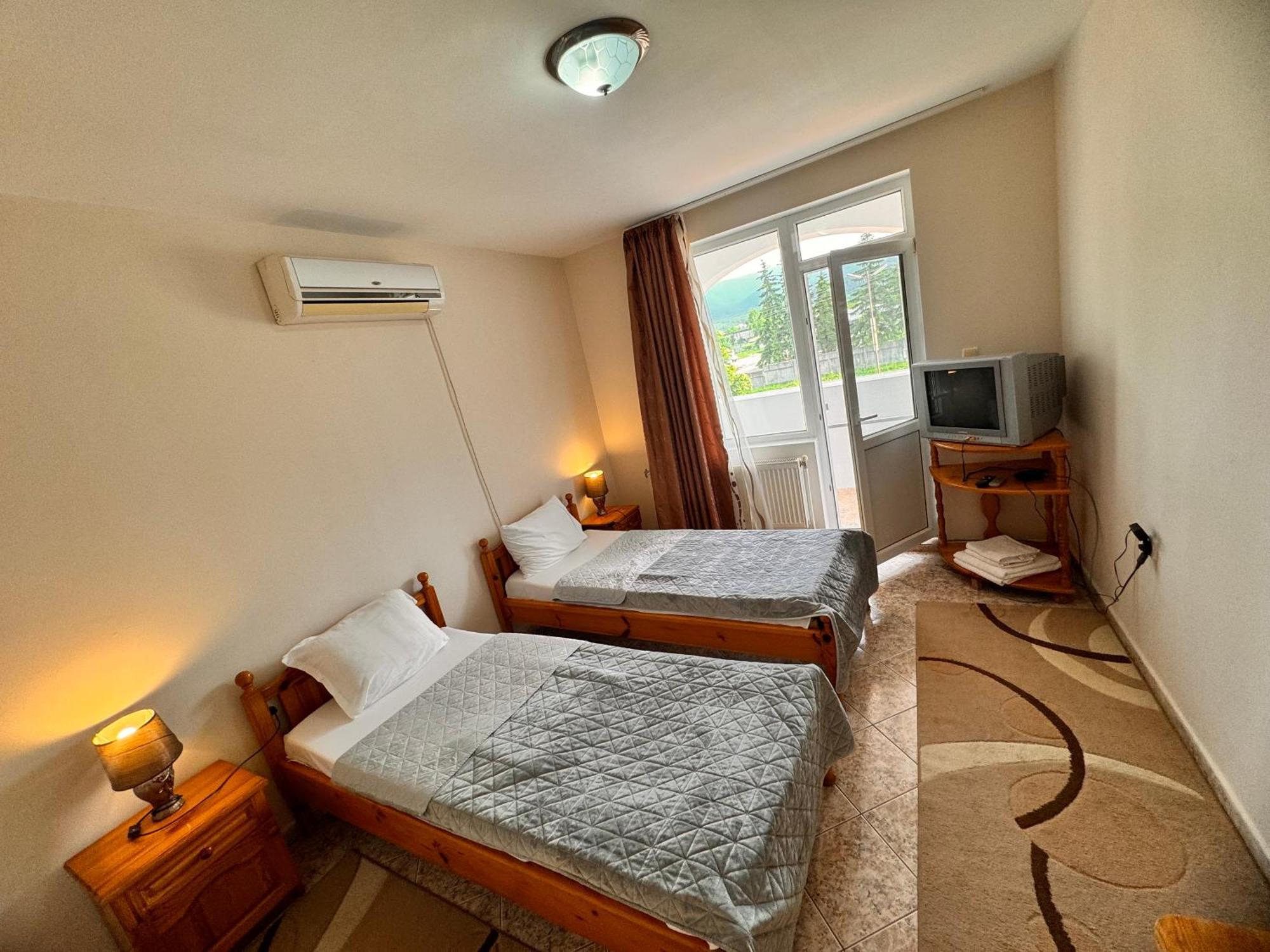 Motel International Berkovitsa Buitenkant foto
