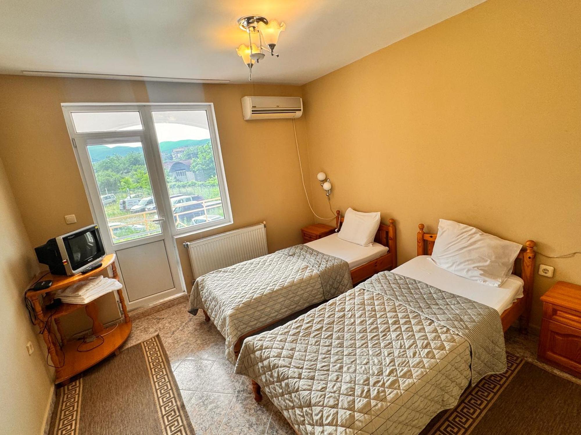 Motel International Berkovitsa Buitenkant foto