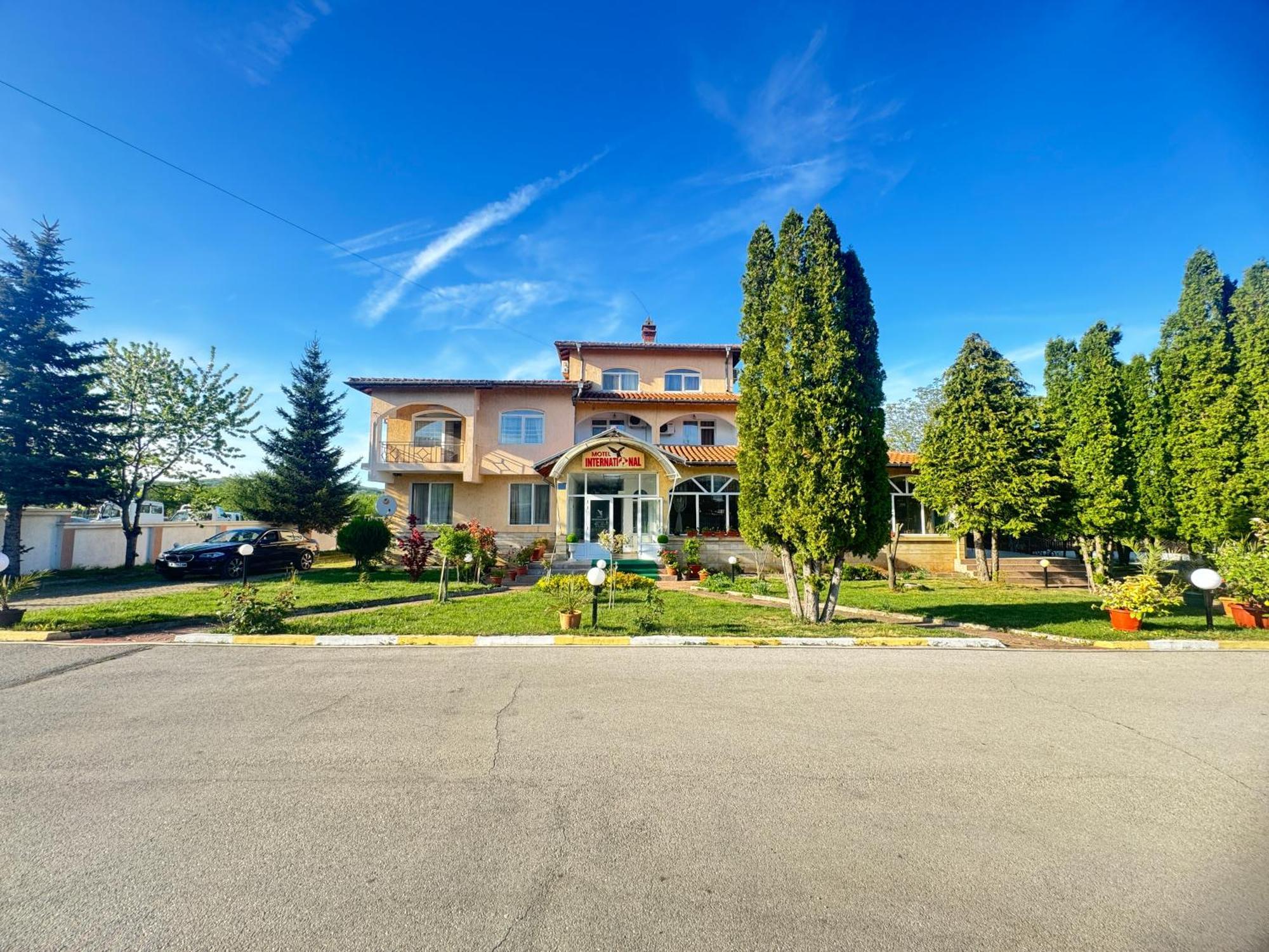 Motel International Berkovitsa Buitenkant foto