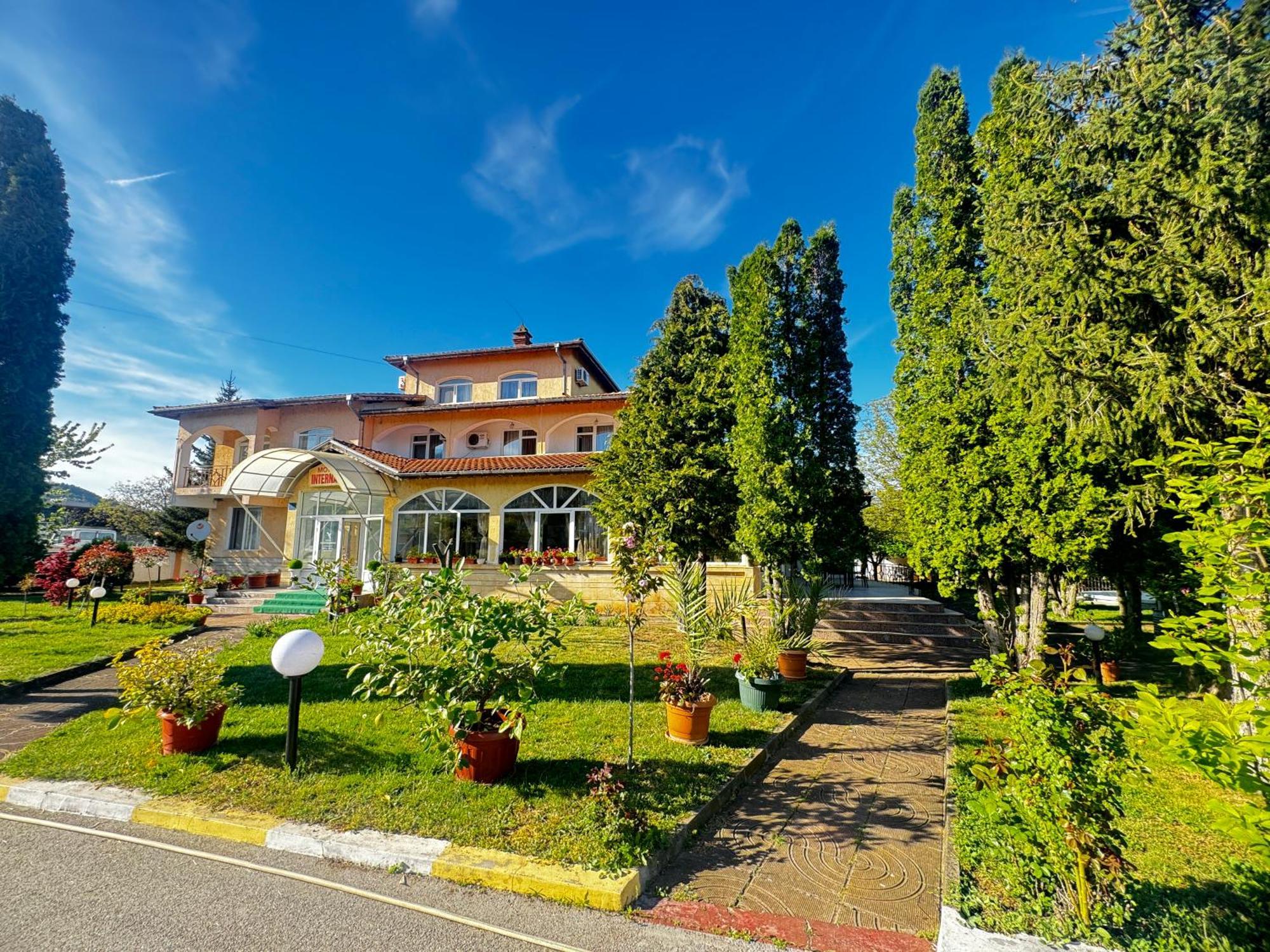 Motel International Berkovitsa Buitenkant foto